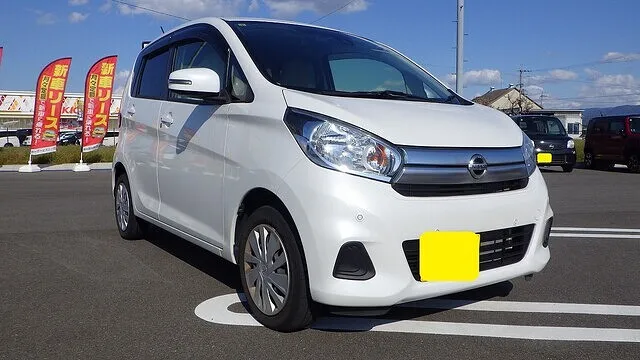 日産　ニッサン　デイズ　フロントドア　リアドア　鈑金　塗装　