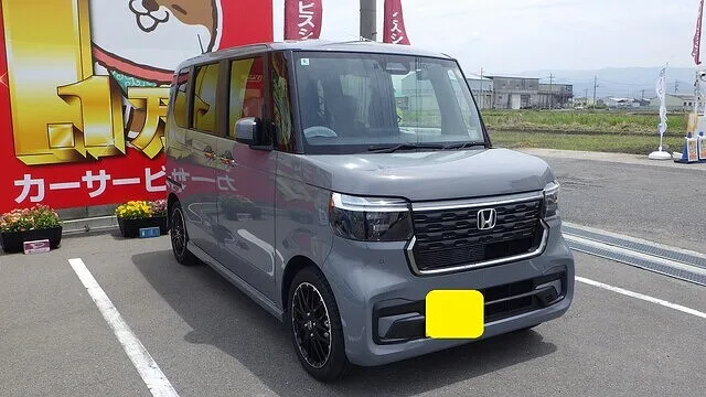 ホンダ　N-BOX　右リアドア　鈑金　塗装　泉佐野市からご来店