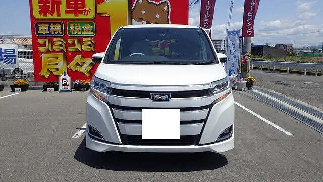 トヨタ　ノア　リアゲート　リアバンパー　鈑金　塗装　交換　泉南市