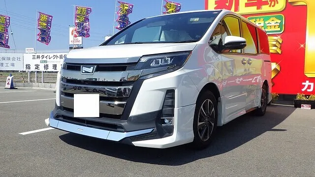 トヨタ　ノア　左スライドドア　左マッドガード　鈑金　塗装　交換