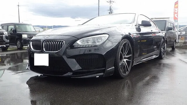 BMW　左右サイドスポイラー　鈑金　塗装　泉南市からご来店