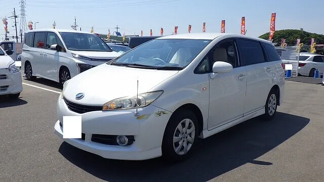 トヨタ　ウィッシュ　フロントバンパー　鈑金　塗装　泉南市から