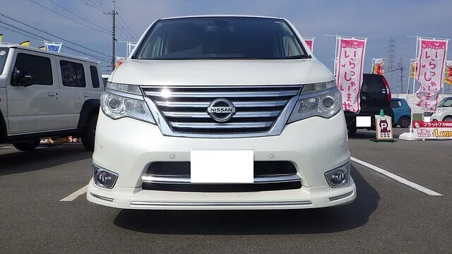 日産　セレナ　フロントスポイラー　鈑金　塗装　阪南市　泉南市