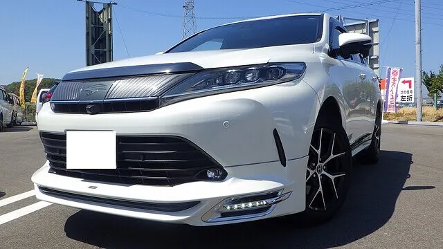 トヨタ　ハリアー　リアバンパー　鈑金　塗装　泉南市　泉佐野市