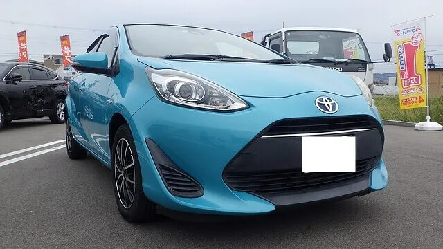 トヨタ　アクア　左クォーター　鈑金　塗装　泉南市からご来店