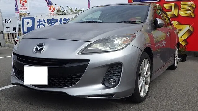 マツダ　アクセラ　リアバンパー　ルーフ　ボンネット　鈑金　塗装