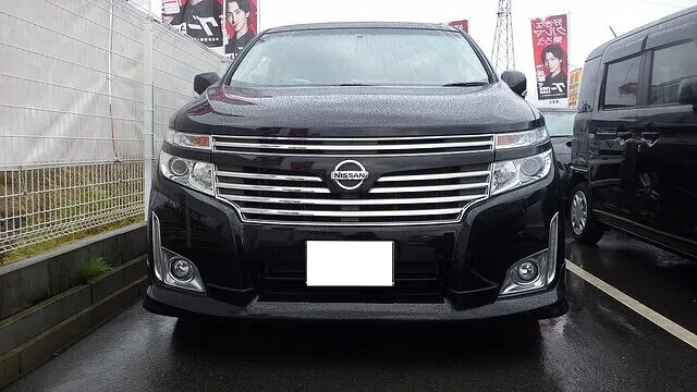 日産　エルグランド　リアバンパー　左コンビネーションランプ等々