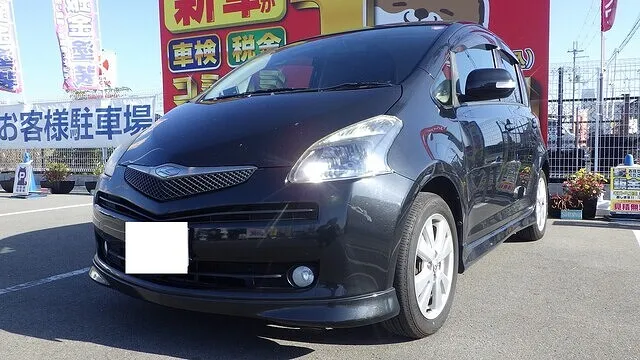 トヨタ　ラクティス　ボンネット　左フロントドア　鈑金　塗装　修理