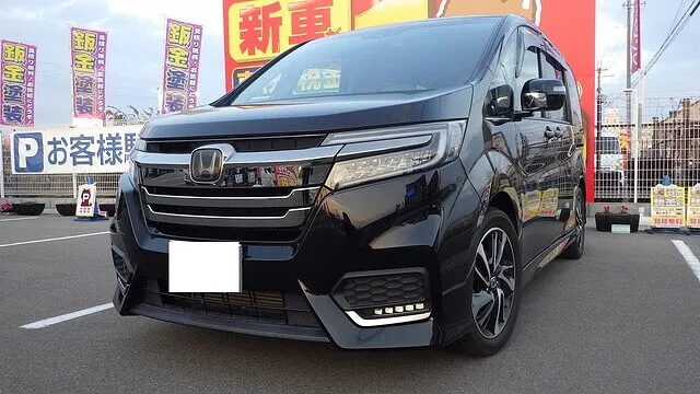 ホンダ　ステップワゴン　リアバンパー　鈑金　塗装　岸和田市から