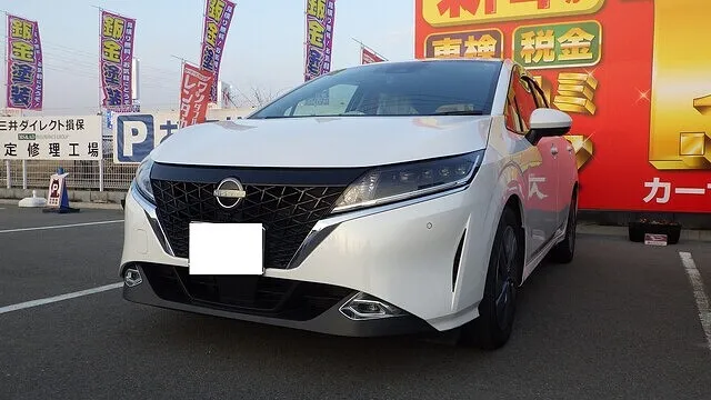 ニッサン　ノート　左ロッカーパネル　鈑金　塗装　修理