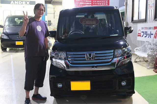「当店の中古車ホンダNBOXをご購入のE様　阪南市」