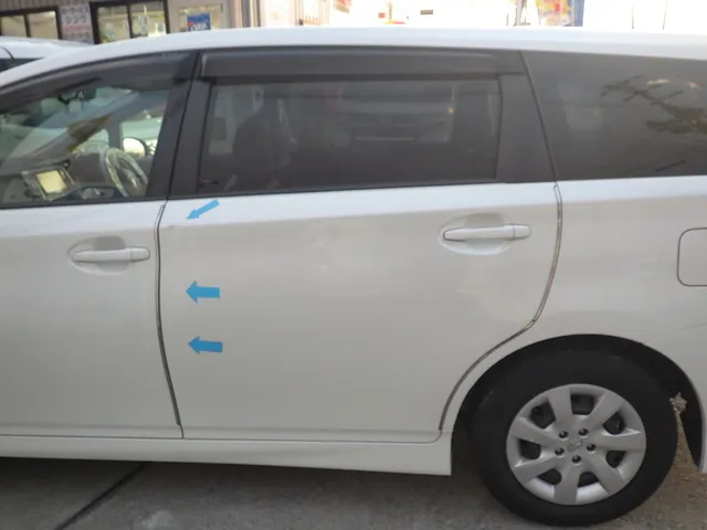 トヨタ　ウィッシュ　ドアへこみ修理事例