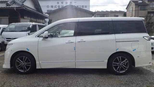 日産 エルグランド　側面キズ凹み 修理事例　泉南市より