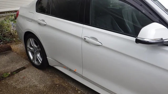 保険会社様より紹介でご入庫　BMW 320i キズ凹み修理 泉大津市 泉州