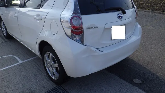 トヨタ アクア　きずへこみ修理事例　大阪市 平野区より