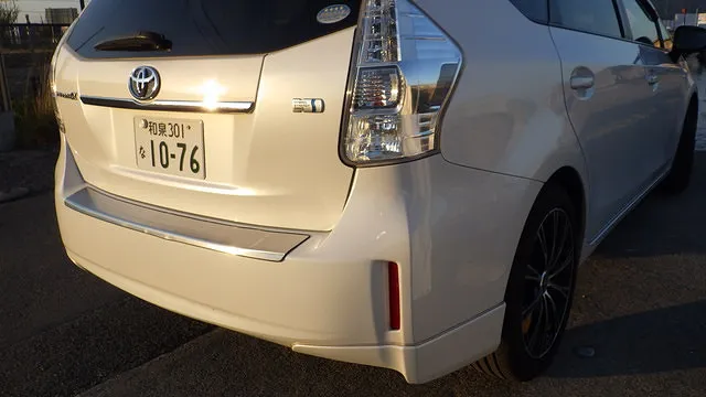 泉南市より　トヨタ プリウスα　リアバンパー修理事例