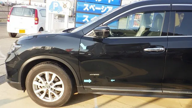 日産エクストレイルのへこみ修理事例　泉佐野市より