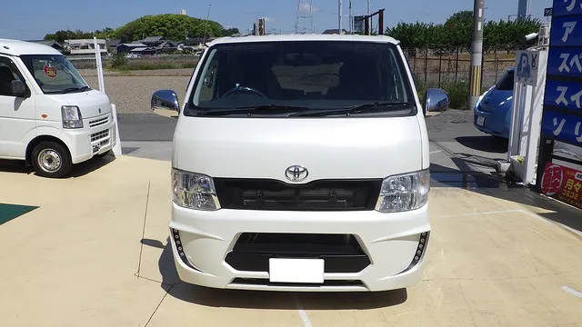 トヨタ ハイエース　保険修理事例　岸和田市 南大阪