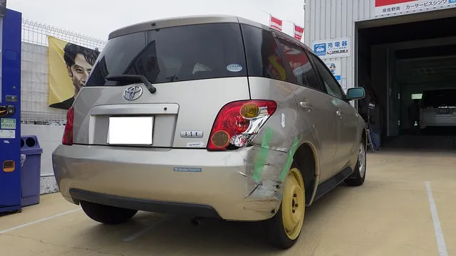 トヨタ イスト　保険 リア部修理事例　奈良県