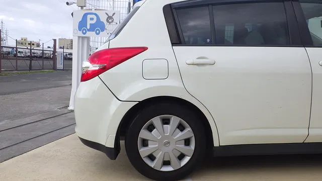 日産 ティーダ　リアバンパー修理事例　泉大津市より