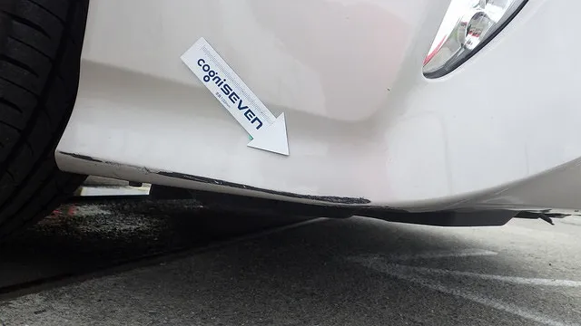 TOYOTA 　プリウス　N様　バンパー擦り傷修理