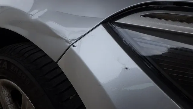 泉南市　阪南市より　ＢＭＷバンパ－修理　