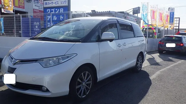トヨタ　エスティマ　左フロントドア　左リアドア　キズ　ヘコミ　鈑金塗装修理　泉州　泉佐野　カーサービスシンワ