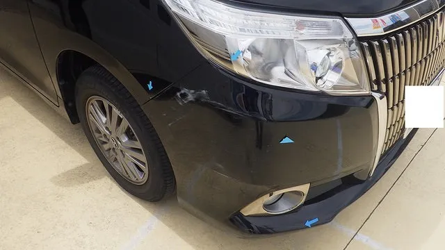 トヨタ　TOYOTA　エスクワイア　鈑金塗装　フロントバンパー　ヘッドライト　新品交換　フロントフェンダー　鈑金修理　保険修理　右前損傷　南大阪　泉州　和泉　岸和田　貝塚　泉佐野　泉南　カーサービスシ