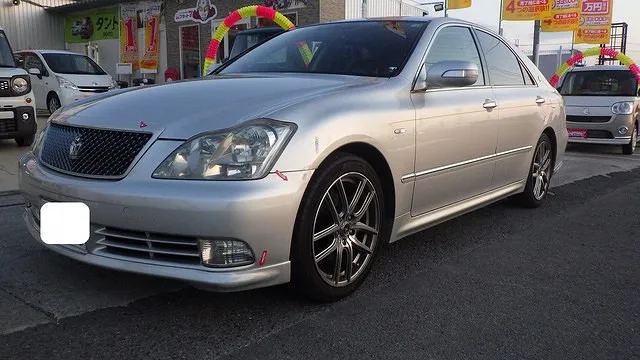 トヨタ　クラウン　バンパー　スポイラー　グリル　フェンダー　キズヘコミ修理　南大阪　泉州　泉佐野　カーサービスシンワ