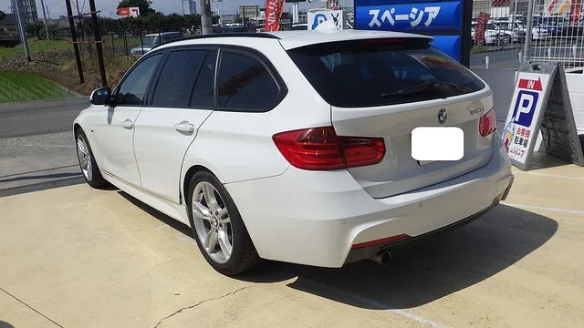 BMW スポイラー　クォーターパネル　鈑金塗装修理　泉佐野　カーサービスシンワ