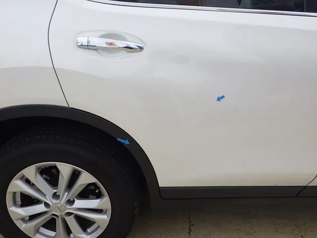 日産　エクストレイル　ドア　クォーターパネル　キズヘコミ　鈑金塗装修理　南大阪　泉佐野　カーサービスシンワ