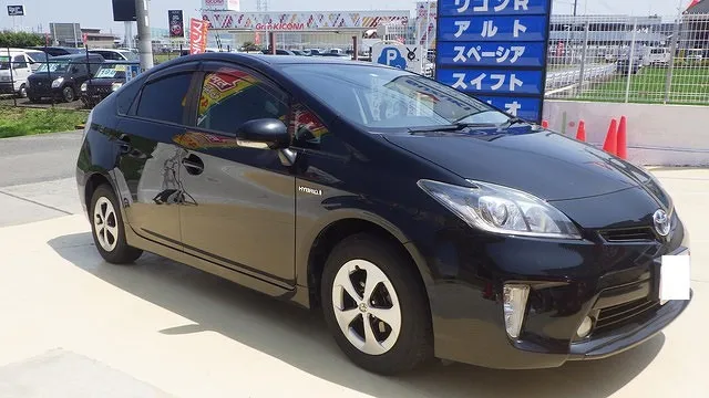 トヨタ　プリウス　ハイブリッド車の車検　車検整備　タイヤ交換　泉佐野市　貝塚市　阪南市　泉南市　岸和田市