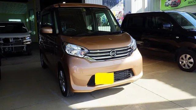 日産　デイズルークス　右側面　ボンネット　いたずら被害　和泉市より　カーサービスシンワ