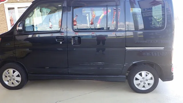 ダイハツ　アトレー　左ドア　スライドドア　クォーター　リアバンパー　キズヘコミ　格安修理　車修理　引き取りサービス　カーサービスシンワ