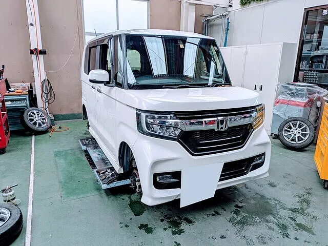 N BOX １日車検　定期部品交換作業