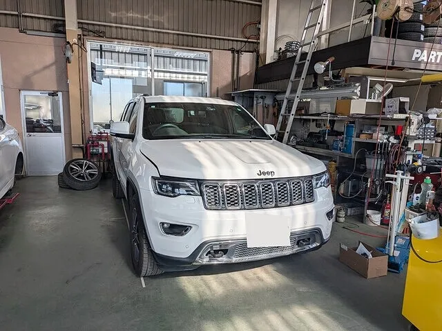 ジープ　グランドチェロキー　オイル漏れ修理