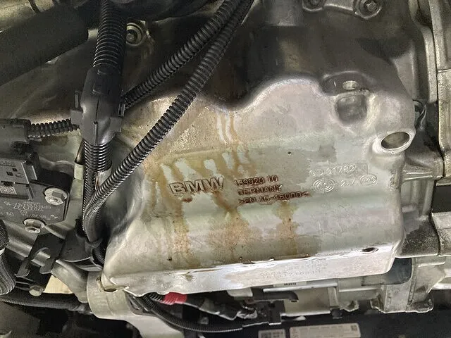 BMW２シリーズF45　エンジンオイル漏れ冷却水漏れエンジンマウント交換修理作業