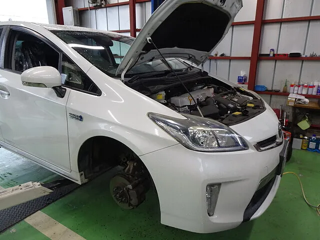 車検　つくば　プリウスPHV　エンジンオイル　オイルエレメント交換