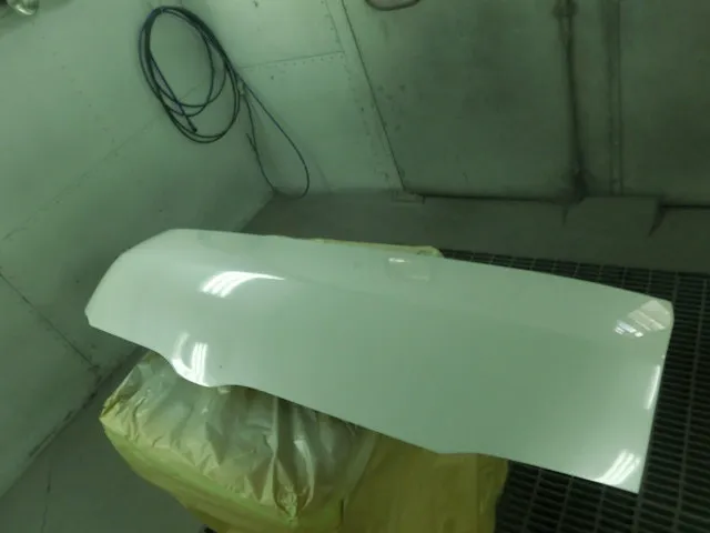 羽曳野市 鈑金塗装 | ハイエース フロントバンパーのキズ修理