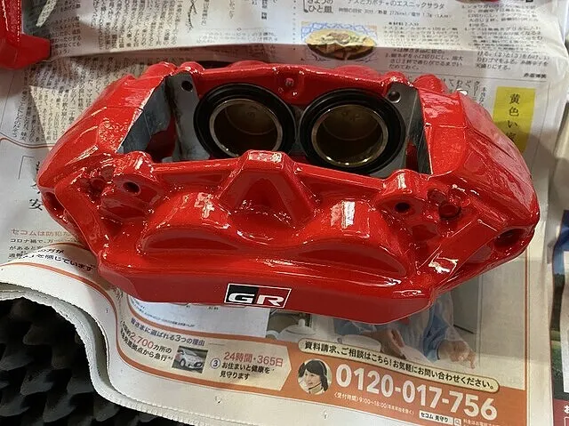 ブレーキキャリパー塗装 トヨタ ランドクルーザー│堺市 鈑金塗装