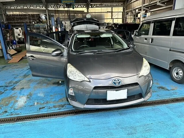 大津市 トヨタ アクア ハイブリッドバッテリー警告灯点灯│車修理
