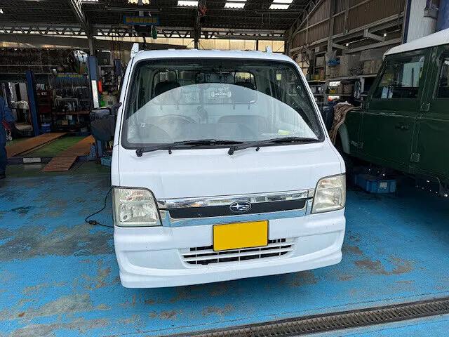 大津市　スバル サンバー トラック　エアコン修理　リビルトエアコンコンプレッサー交換・高圧ホース交換・Oリング交換・エアコンガスチャージ　費用：86,000円（税込）｜車検・整備