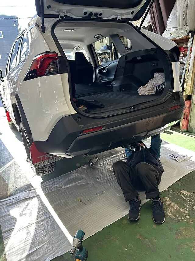 トヨタ RAV4　ヒッチメンバー取付｜尾張旭市　カスタム