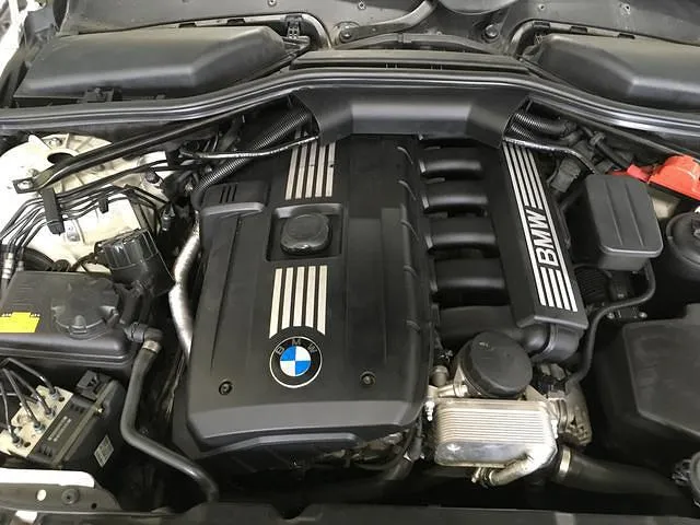 2019/6/30作業実績 ＢＭＷ ５２５ｉ（Ｅ６０）H21年式 スパークプラグ交換 イグニッションコイル交換 大阪市鶴見区 Ｓ様 大阪市東淀川区 C  l u t c h(英和オート）