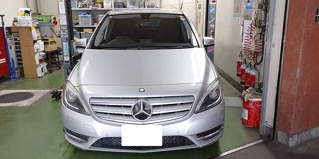 ベンツＢ１８０（２４６）　シートベルト戻り不良・交換