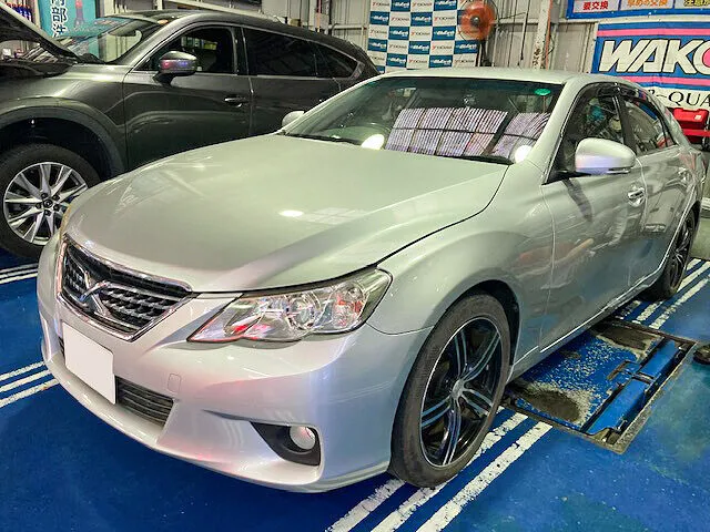 トヨタ マークX　エアコンガスクリーニングで冷えが復活！｜三鷹市　車修理