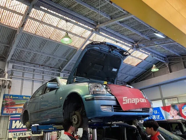 三鷹市　ホリデー車検　ブレーキパッド交換・エンジンオイル交換　トヨタ プログレ