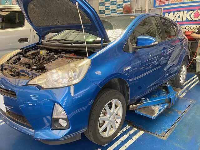 三鷹市　18ヵ月点検（定期点検）　タイヤ交換　トヨタ アクア