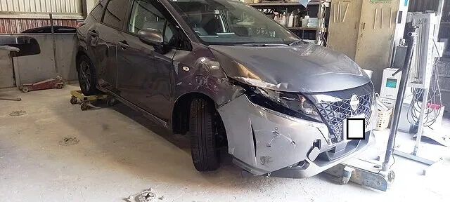 大阪市大正区　ノートｅパワー　事故修理　車両保険