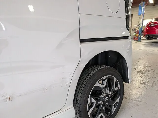 大阪　板金塗装　ホンダ　NBOX　側面修理